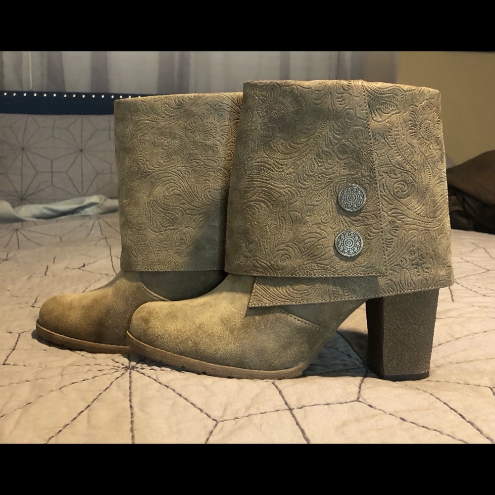 MukLuk women’s weatherproof boots